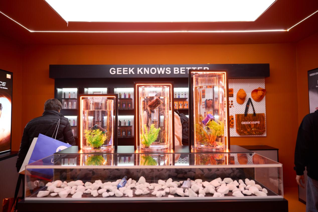 GEEKVAPE Unveils “GEEK STORE” Concept at Vapexpo Paris, Showcasing Future Retail Experience for Partners image